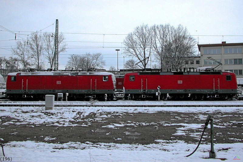 Bahn 196.jpg - Loks 143 340-8, 143 568-4 und 143 252-3 abgestellt in Heidelberg.